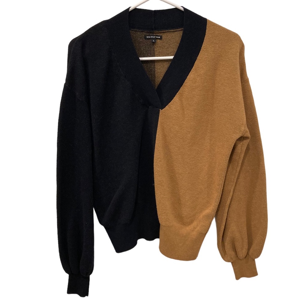 Women’s Black And Light Brown Retro V-Neck Sweater. Tapered Waist. Size Small.